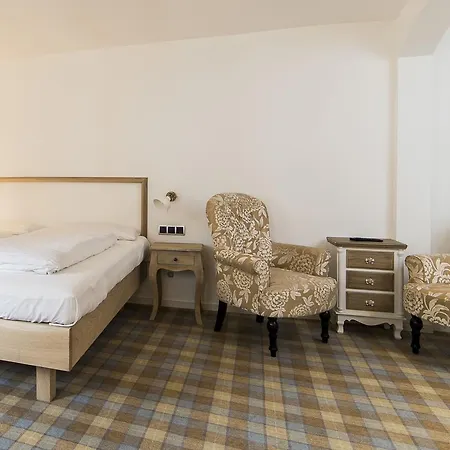 Hotel Aussicht Bio Restaurant Cafe 4*