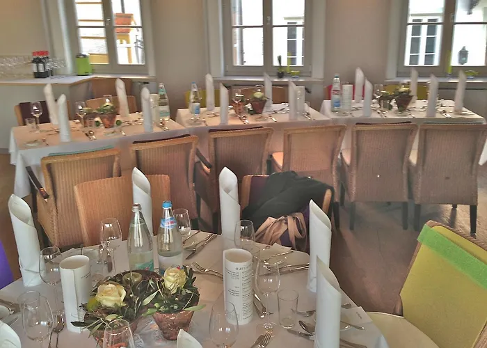 מלון Aussicht Bio Restaurant Cafe 4*