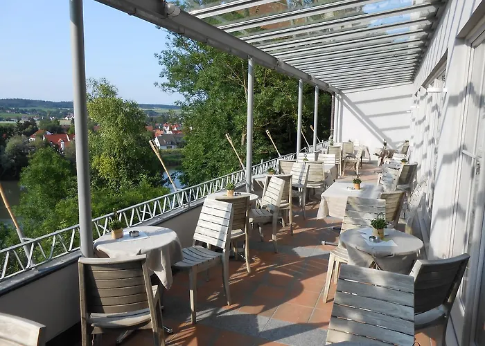 מלון Aussicht Bio Restaurant Cafe 4*