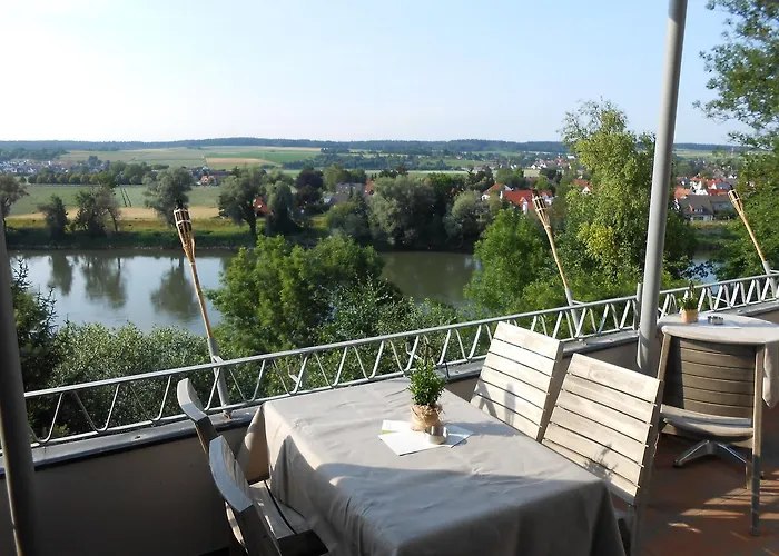 מלון Aussicht Bio Restaurant Cafe 4*